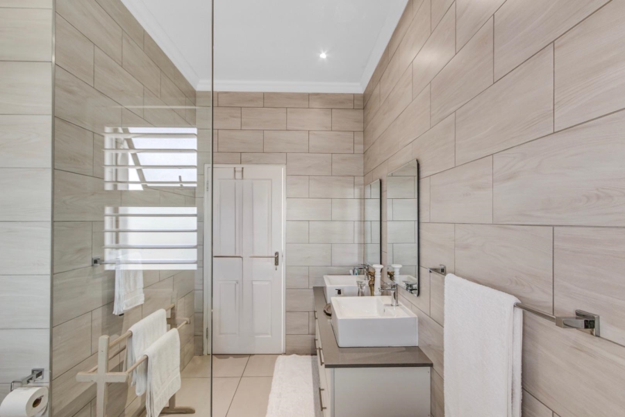 5 Bedroom Property for Sale in Kingswood Golf Estate Western Cape